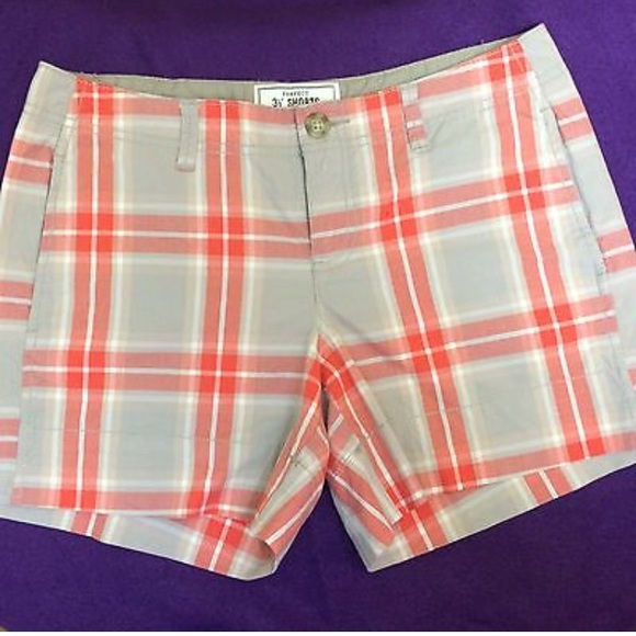 4/$25 Sale Old Navy Favorite Khakis Perfect Shorts - Picture 4 of 8